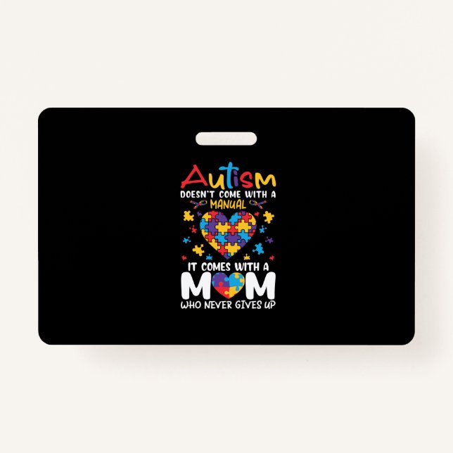 Crachá Comes With A Mom Who Never Gives Up Inspirational (Frente)