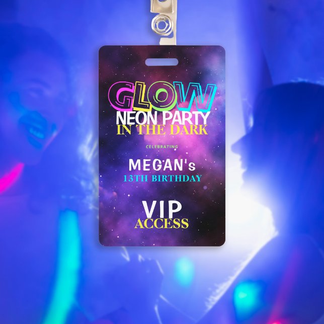 Crachá Convite de acesso VIP de festa de aniversário neon (Criador carregado)
