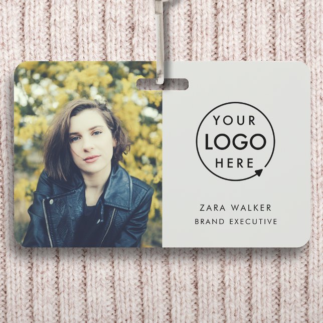 Crachá | Crachás Personalizados para Funcionários (Company branded staff photo ID badges for business events & employee identity.)