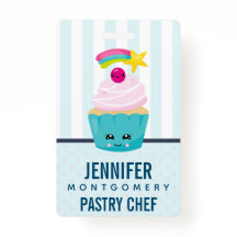 Cupcake azul-bonito com a face Kawaii