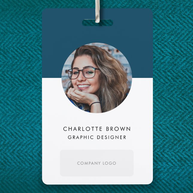 Crachá de Cartão de Identificação | Crachás de Fot (Design a sleek vertical staff badge with photo, branding and smart business information)