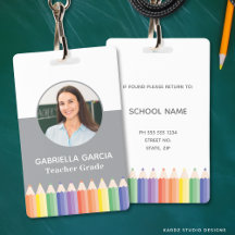 Crachá de identificação de professor com arco-íris