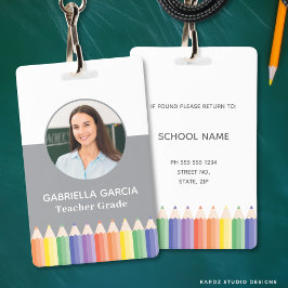 Crachá de identificação de professor com arco-íris