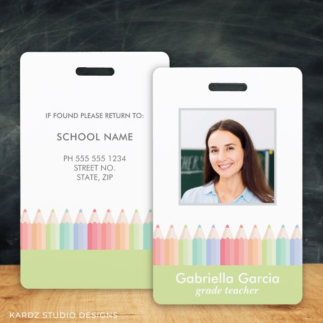 Crachá de identificação de professor da Colorful R (Personalize this school badge with teacher photo and name. Add school details on back.)
