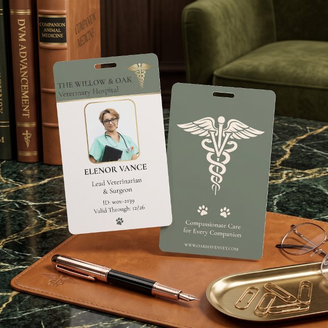 Crachá de identificação veterinária de luxo DVM Fo (Luxury Veterinary ID Badge DVM Photo Caduceus Sage Green 
)
