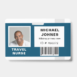 crachá de nome com código de barras do funcionário