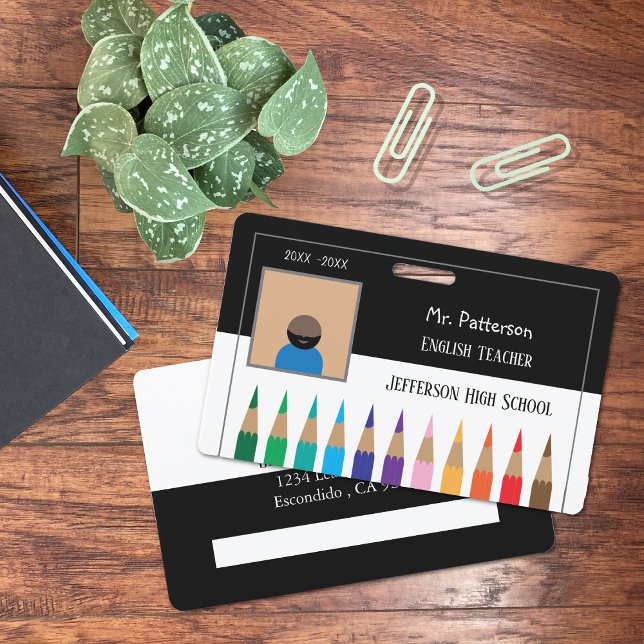 Crachá de Professor Horizontal com Lápis Preto e B (Black and white horizontal teacher photo ID badge .)