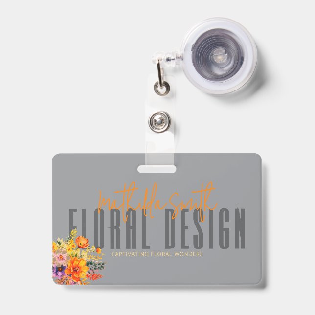 Crachá Design Floral Sofisticado Flores Laranja Cinza (Frente com clipe retrátil)