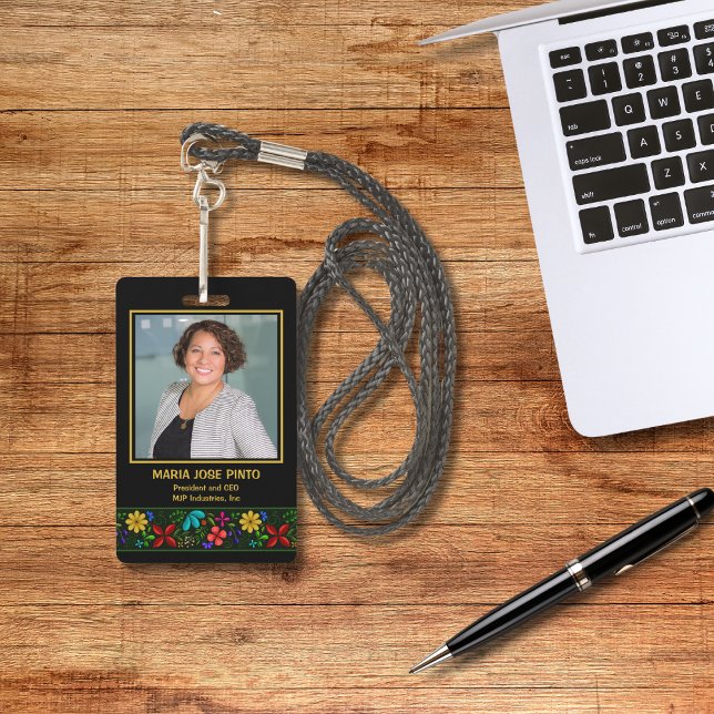 Crachá Elegante Funcionário Folk da América Latina (Criador carregado)