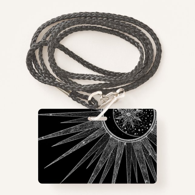 Crachá Elegante Silver Sun Moon Mandala Black Design (Frente com cordão)