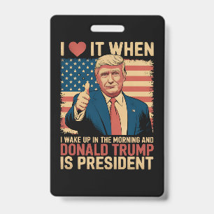 Crachá Eu amo quando acordo e Trump é presidente