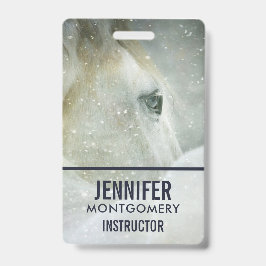 Crachá Foto de um belo Cavalo Branco no inverno