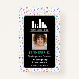 Crachá Foto e logotipo colorido do professor de alfabeto