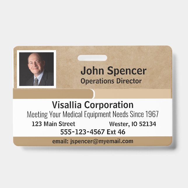 Crachá ID de Funcionário Bege e Branco Horizontal (Frente)