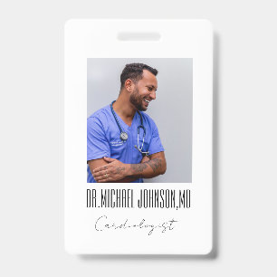 Crachá Imagem do Médico Cardiologista Preto e Branco Eleg