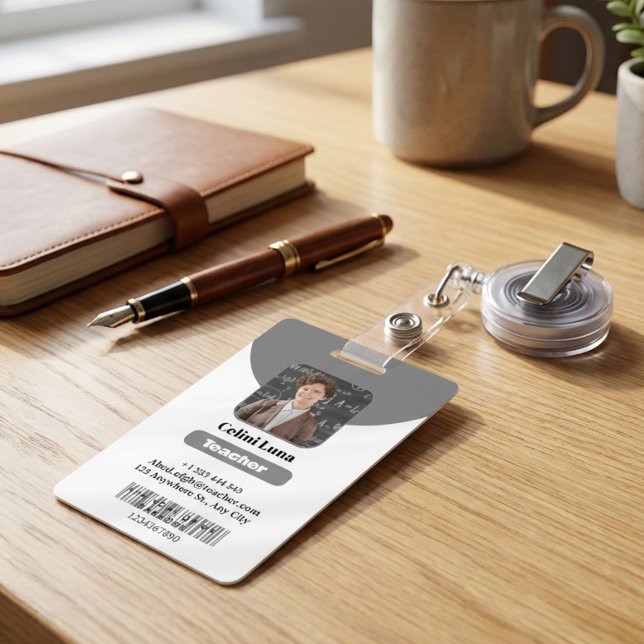 Crachá Limpar Linhas e Classe: ID do Professor de Cinza M (Minimalist Gray Teacher Photo ID Badge)