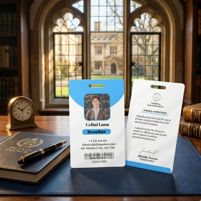 Crachá Linhas e classe limpas: ID de professor azul minim (Minimalist Blue Teacher Photo ID Badge with Simple White Typography)