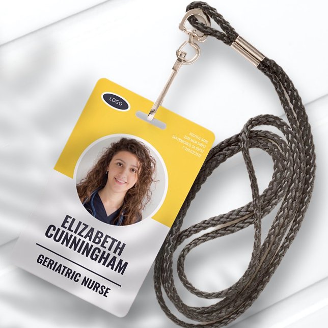 Crachá Logotipo Oval Moderno Código de barras do nome de  (Criador carregado)