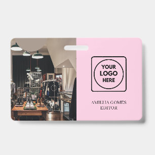 Crachá Logotipo Rosa Moderno Design de Identidade para
