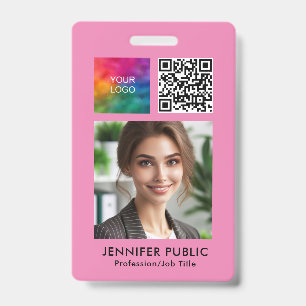 Crachá Modelo de logotipo de código QR para funcionários