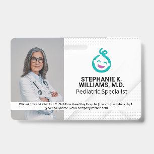 Crachá Mulher Doutor Logotipo de bebê em pediatria