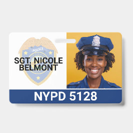 Crachá Mulher Polícia Sorridente