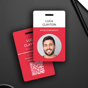 Crachá Nome vermelho do logotipo do código QR profissiona