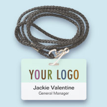 Crachá Personalizado de Plástico Rígido com Cordão