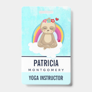 Crachá Preguiça bonito de Brown, Meditating em uma nuvem