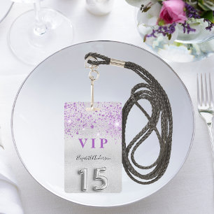 Crachá Quinceanera prateada com brilho roxo VIP convite