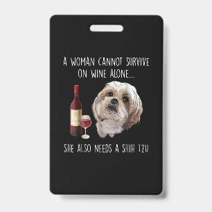 Crachá Shih Tzu Uma Mulher Não Pode Viver Só de Vinho