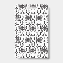 Crachá Um design monocromático simétrico com intricato