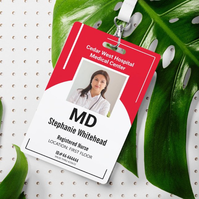 Crachá Vermelho para ID de Foto de Funcionário Méd (Simple Medical ID Badge for a registered nurse or doctor that is easy to change and personalized.)
