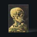 Crânio com cigarro queimado por Vincent van Gogh<br><div class="desc">Crânio com Cigarro queimado por Vincent van Gogh é um apos impressionismo de arte de vintage que ainda pinta a vida. Um retrato do esqueleto humano fumando. Imagem do excelente a utilizar em produtos anti-tabagismo. Fumar matares 1.000 a cada ano, ajudar alguém a parar de fumar hoje. Imagem de excelente...</div>