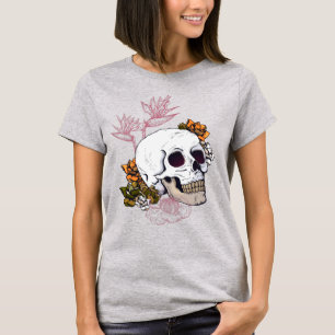 Crânio sombrio com Strelitzia flores T-Shirt