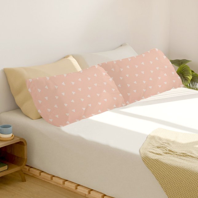 Cream Triangles Pattern Pair Of Pillowcases (Criador carregado)