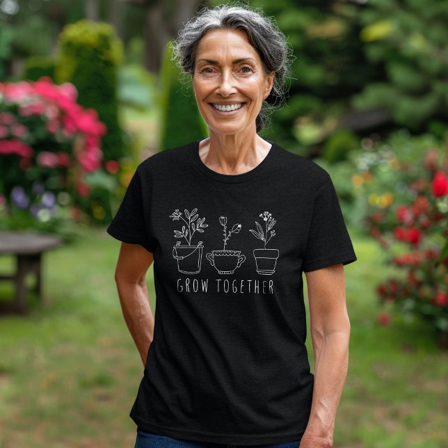 Crescer junto com a camiseta negra feminina (Criador carregado)
