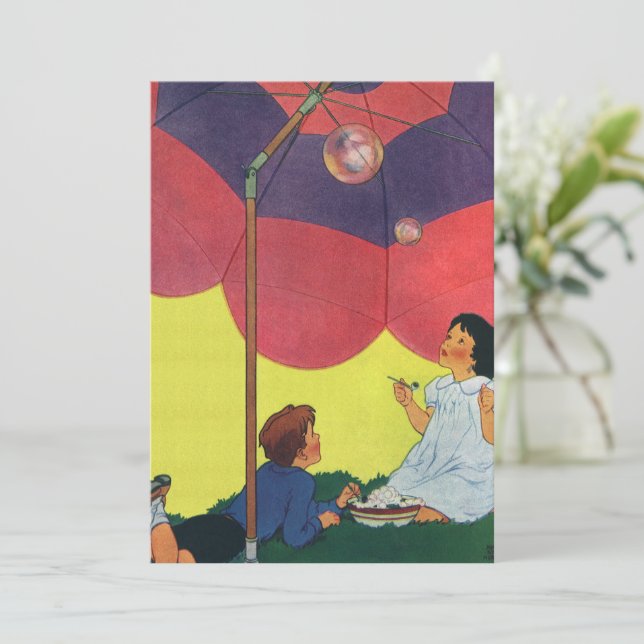 Crianças Antigas Soprando Bolhas Debaixo de um Gua (Em pé/Frente)