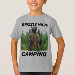 CRIANÇAS CAMPANDO CAMADAS DE T-SHIRTS DE MASSA GRI