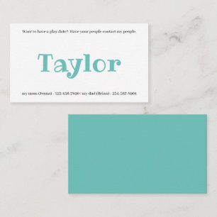 Crianças chamando de cartão para jogar com a garot