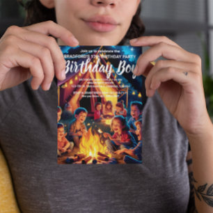 Crianças Reunidas Ao Redor Do Convite De Aniversár