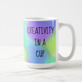 Criatividade em uma xícara de café colorida