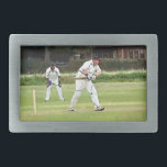 CRICKET<br><div class="desc">Um simples design de arte de uma partida de críquete de uma vila de domingo à tarde.</div>