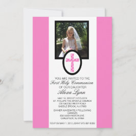 Cruz cor-de-rosa com convite do comunhão da foto