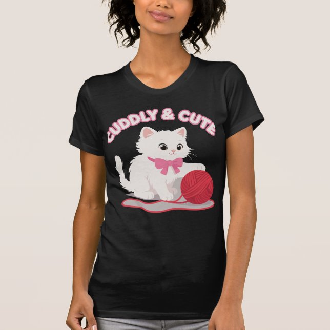 Cuddly & Cute T-Shirt (Frente)