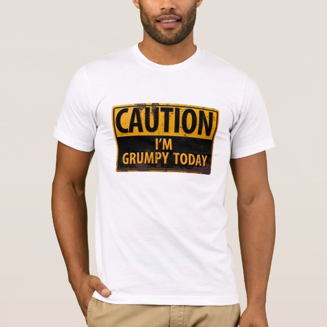 "CUIDADO, hoje estou rabugento" T-Shirt destruído (Frente)
