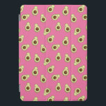 Cute Kawaii sorrindo Avocado Padrão<br><div class="desc">Capa de ipad padrão de abacate adorável apresenta um padrão alover de abacates sorridentes e piscando no estilo kawaii em um fundo rosa vibrante. Um design bonito que é perfeito para amantes do abacate ou fãs do kawaii!</div>