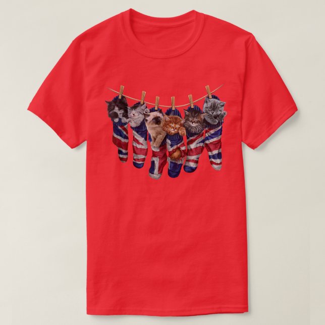 Cute Kitten Cat in Union Jack Themed Socks T-Shirt (Frente do Design)