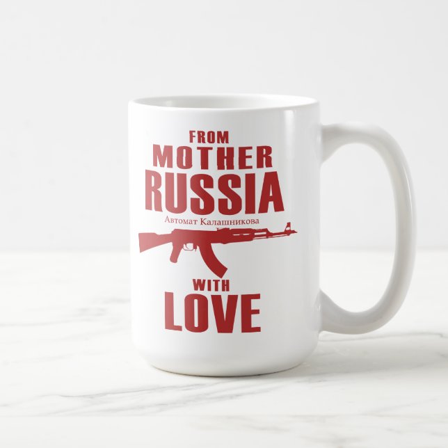 Da mãe Rússia com a caneca do amor AK (Direita)