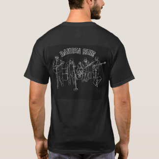 Dakota Blue numa camisa preta